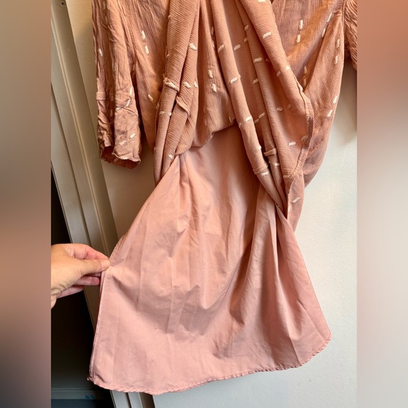 Gentle Fawn Blush Dress with White Accents - Picture 5 of 9